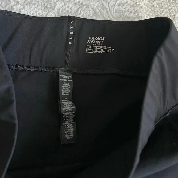 Savage X Fenty Band It Compression Biker Shorts Size Medium - Picture 5 of 5